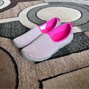 Women’s Crocs Size 8